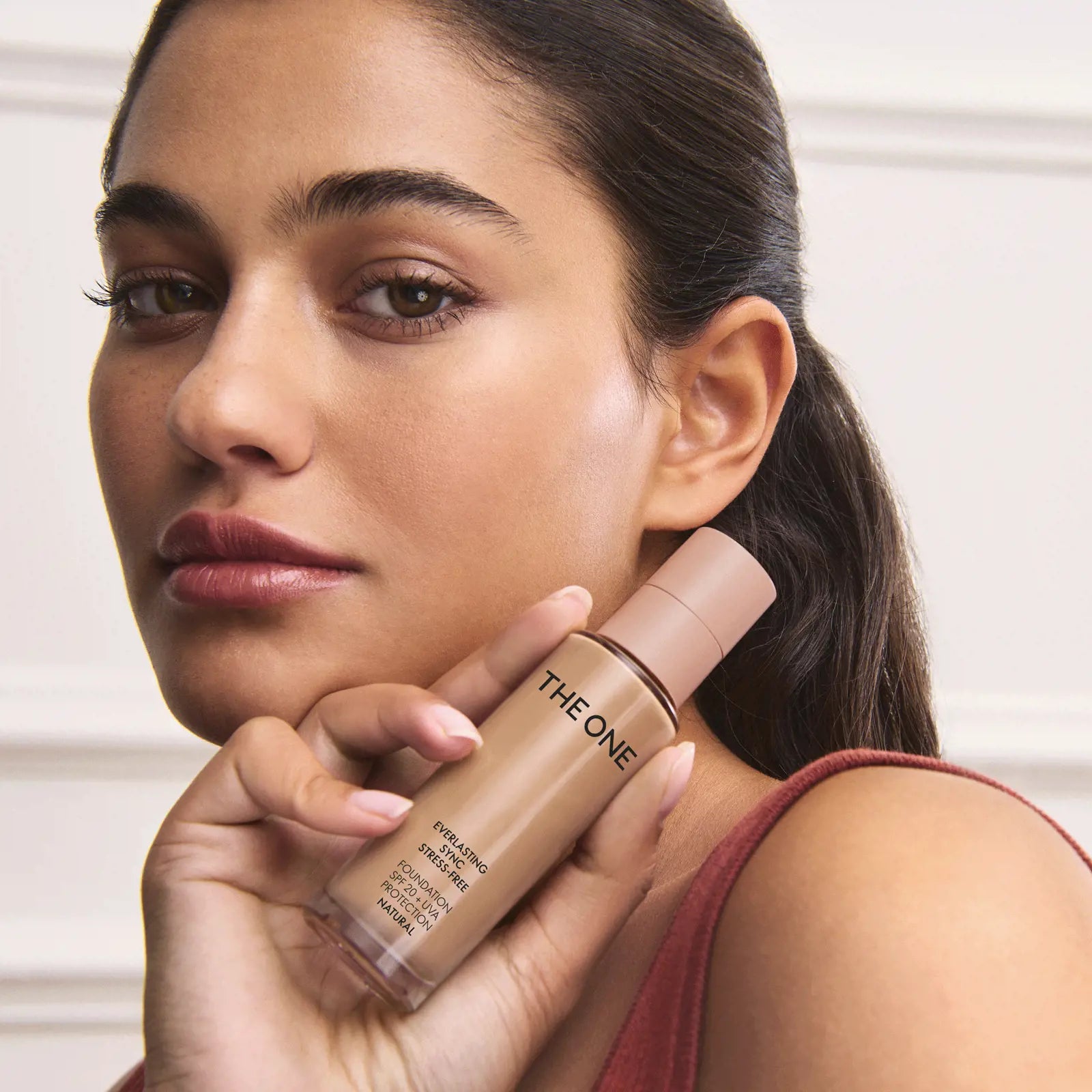 The ONE Everlasting Sync Stress-Free Foundation SPF 20 + UVA protection Natural