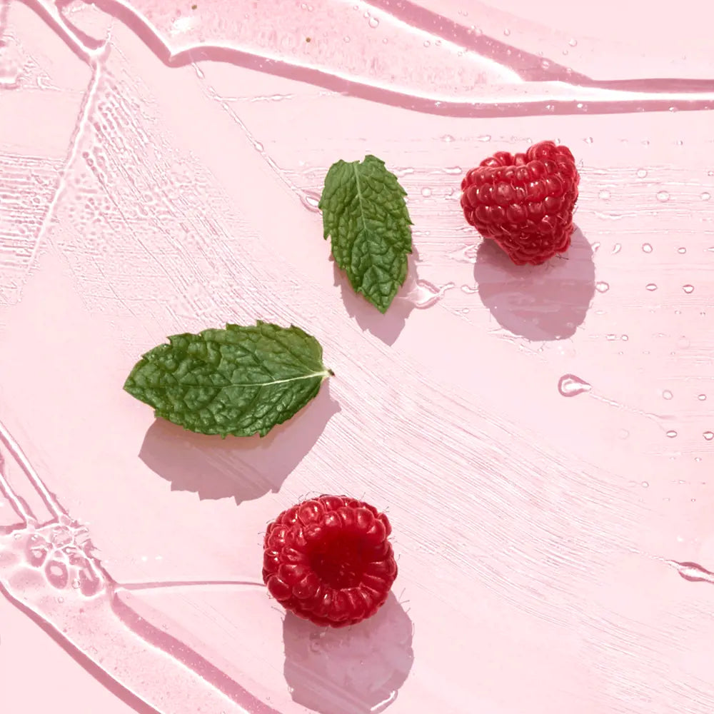 Love Nature Energising Exfoliating Shower Gel with Organic Mint & Raspberry 500 ml
